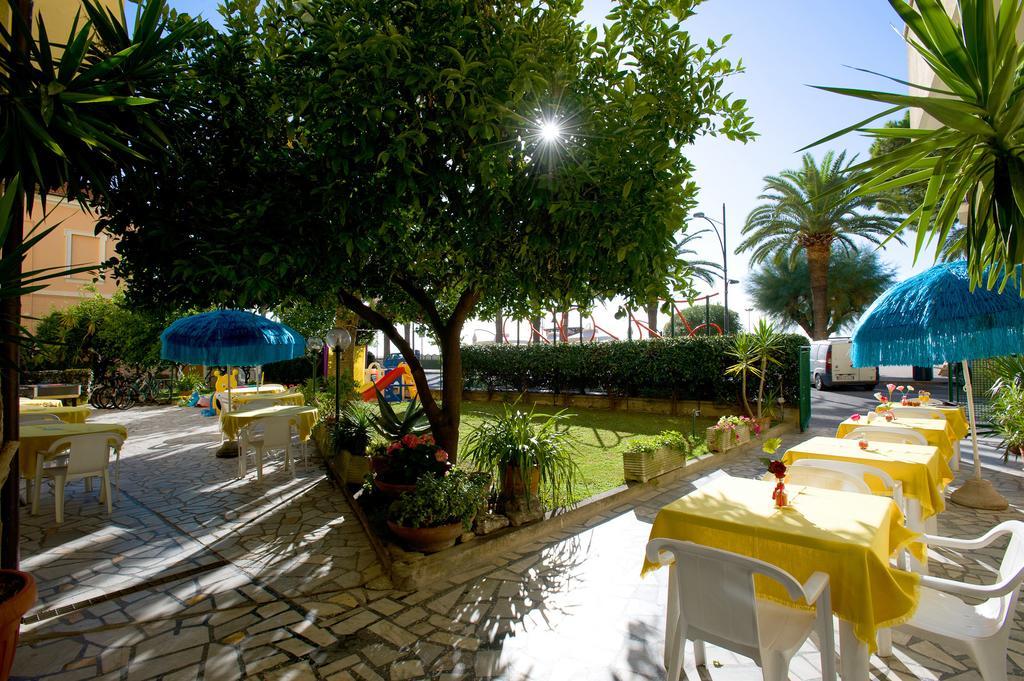 بيترا ليغوري Hotel Lido المظهر الخارجي الصورة