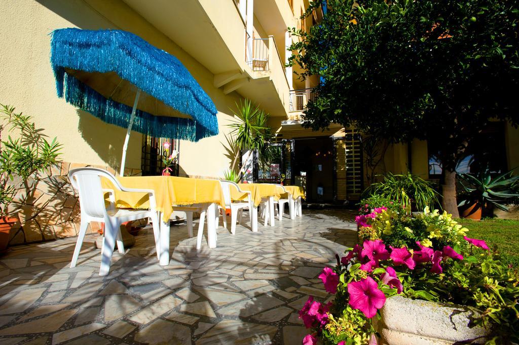 بيترا ليغوري Hotel Lido المظهر الخارجي الصورة