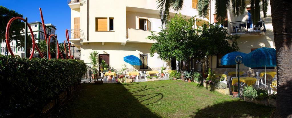 بيترا ليغوري Hotel Lido المظهر الخارجي الصورة