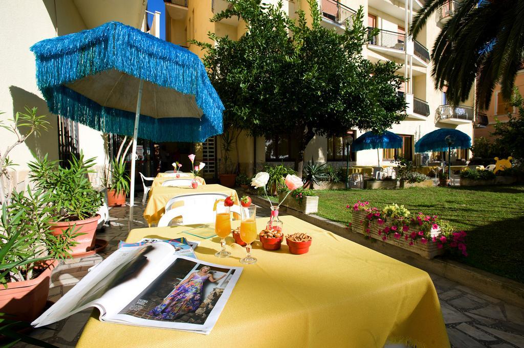 بيترا ليغوري Hotel Lido المظهر الخارجي الصورة