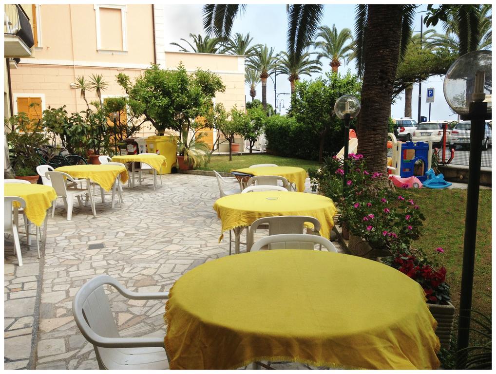 بيترا ليغوري Hotel Lido المظهر الخارجي الصورة