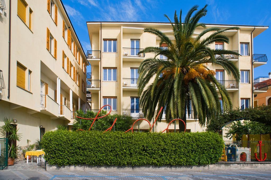 بيترا ليغوري Hotel Lido المظهر الخارجي الصورة